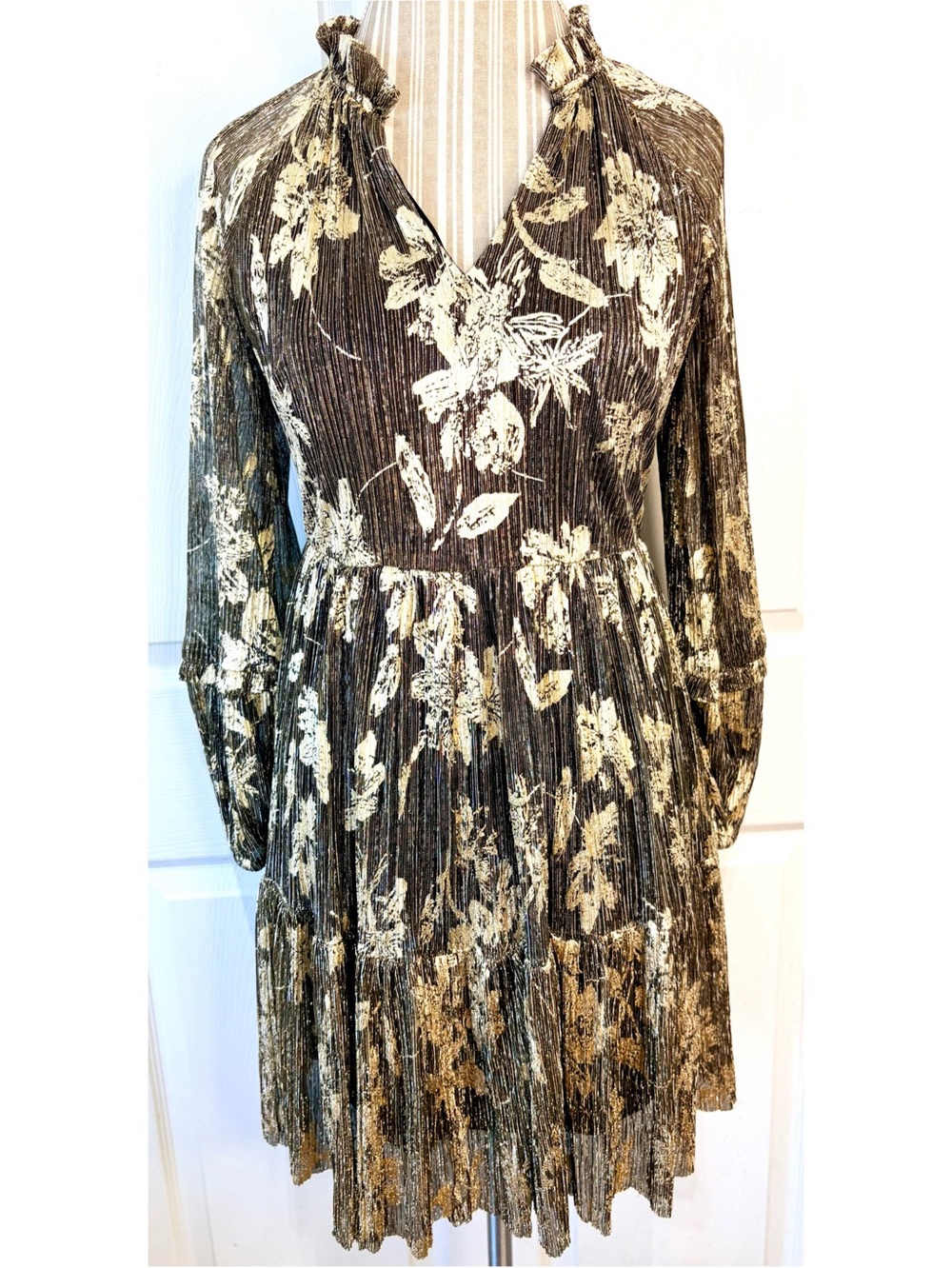 Vince Camuto Gold Metallic Plisse Tiered Long sleeve Babydoll Dress Small